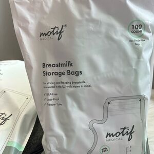 Motif Breastmilk Storage Bags 90 Ct 8 oz BPA Free - Leak Proof - Easy Pour (G)